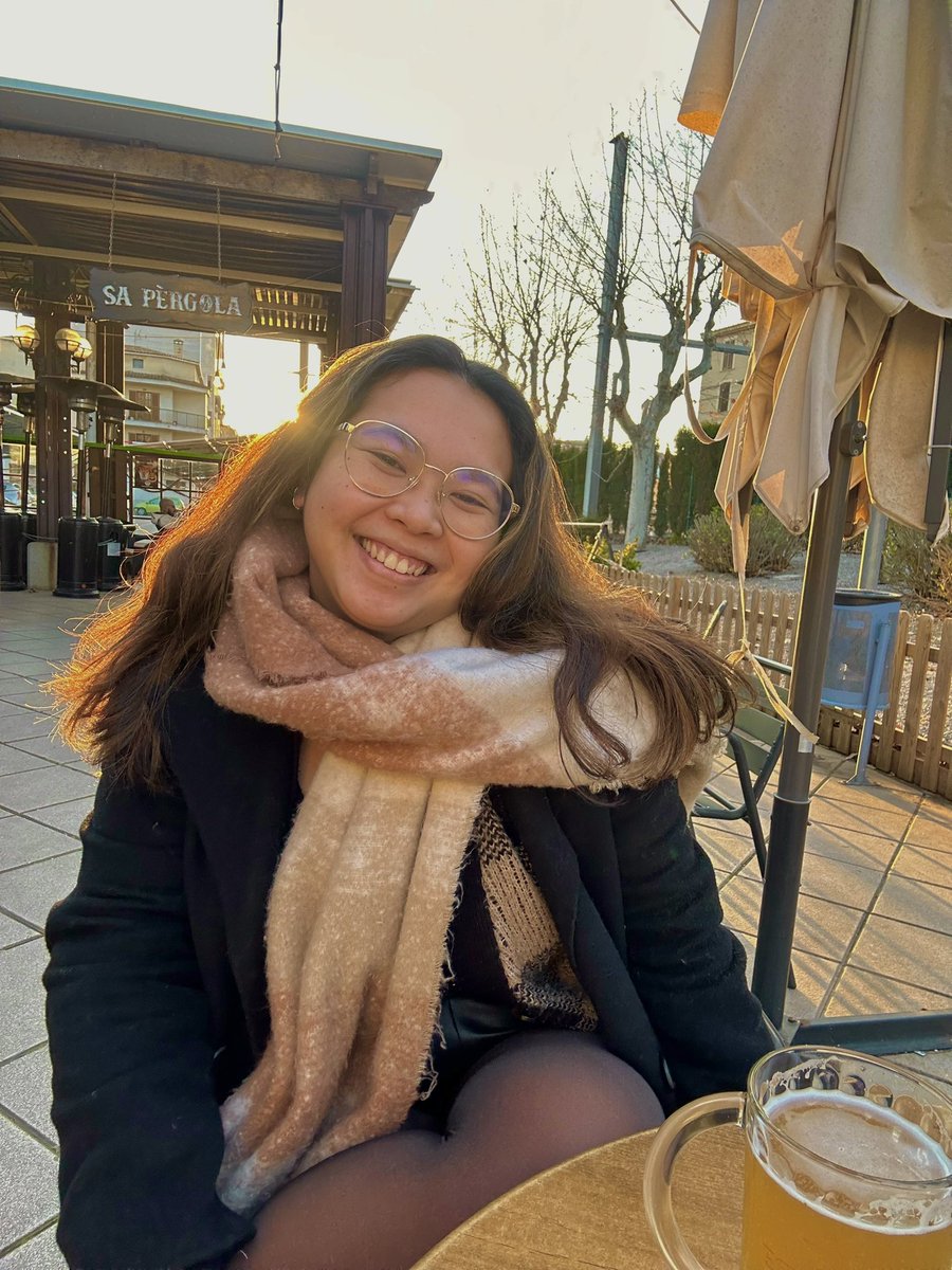 miiena_16's tweet photo. S'altre dia a sa golden hour ses meves amigues me varen fer fotos https://t.co/YtH33aat6t