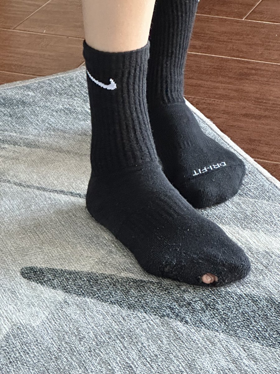 TheSneakyMouse's tweet photo. @nikestore @NikeService - what’s the deal with these socks? Dance kids love these socks, but they only last a month? #crapsocks Need to find some better quality socks https://t.co/UHYSIAvGdA