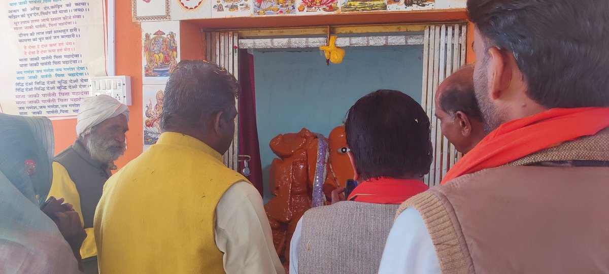 DrPRChoudhary's tweet photo. #विकास_यात्रा_MP के दौरान #विधानसभा_सांची के ग्राम सोडरा स्थित मंदिर में भगवान श्री गणेश जी महाराज के दर्शन कर धर्म लाभ अर्जित किया।
विघ्नहर्ता, मंगलकर्ता, भगवान श्री गणेश से प्रार्थना है कि सबको सुख-समृद्धि तथा आरोग्यता का आशीर्वाद प्रदान करें।
#Drprabhuramchoudhary https://t.co/YlX4qCSsNc