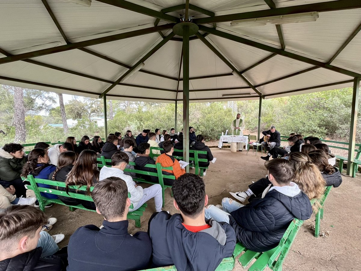 cjdosacordoba's tweet photo. ¿SOY O ESTOY? LA LLAMADA DE JESÚS🔥🕊️

Inauguramos la temporada de las convivencias con la de #Ads4 en Campobosco.

Un fin de semana maravilloso donde los jóvenes del nivel acompañados por sus animadores han podido dejarse inundar de la fuerza del Espíritu Santo🕊️

Seguimos💪🏼🔜 https://t.co/9AL9pJ1m7k