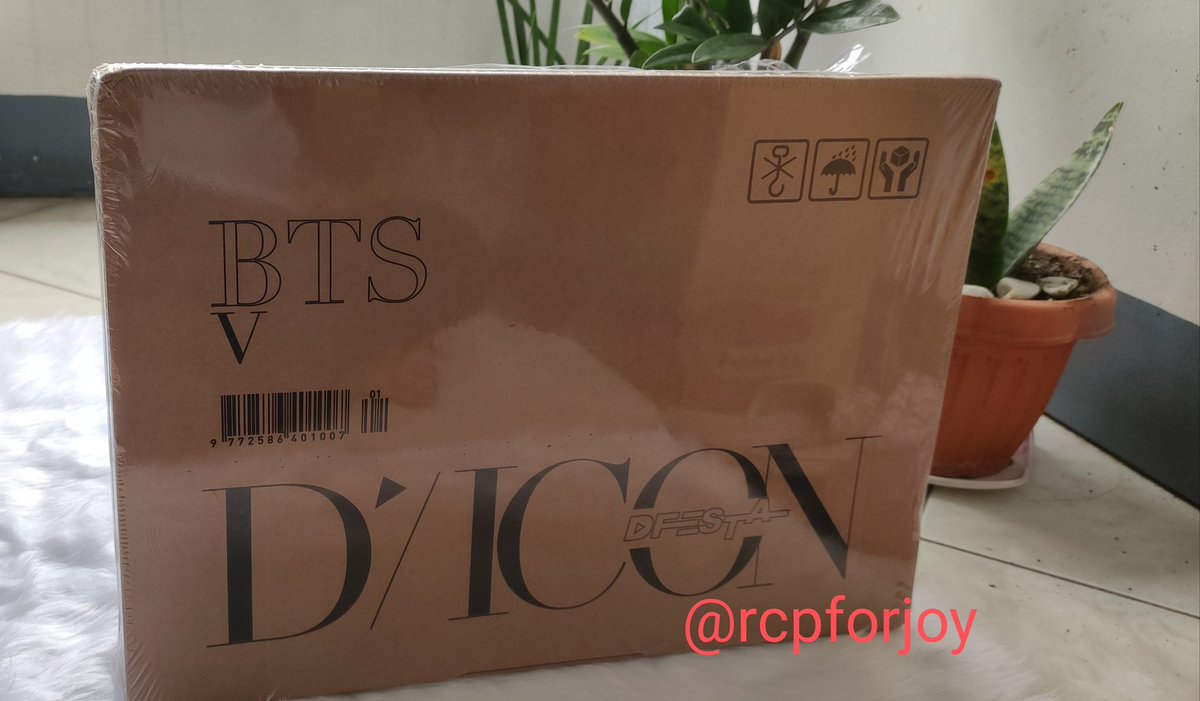 rcpforjoy's tweet photo. ‼️SALE‼️

BTS V DICON D'FESTA
(LARGE VERSION)

PHP 2000 only! 
Onhand and Ready to ship!

📍 Kapitolyo Pasig
Help RT to win gcash price! 
Make sure to follow @rcpforjoy and RT this twt. Ty! https://t.co/PUCDtNciId