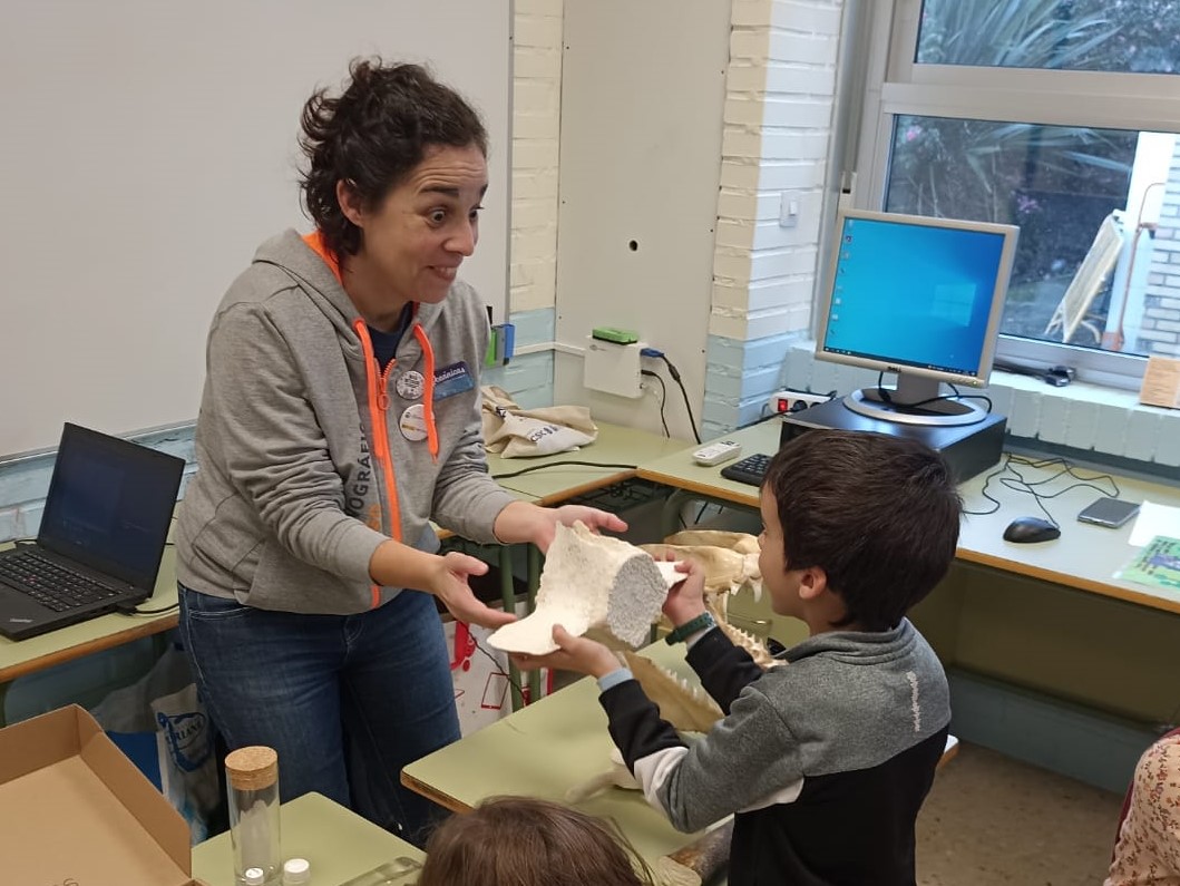 Lo pasamos genial. En Pontevedra hay cantera! 
Gracias a las profes y a 2º de primaria por disfrutar tanto con el toca-toca en el taller de #BiodiversidadMarina 💙