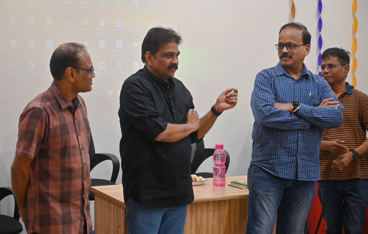 BOFTAindia's tweet photo. Photo Exhibition of new Cinematography students of Feb. 2023 Batch, inaugurated by DoP #ArthurWilson sir & Dir. #Sasi sir today . Amazing work by our students. Recognised the best out of them 👍🏆😇 https://t.co/NkDxf8RxTK
