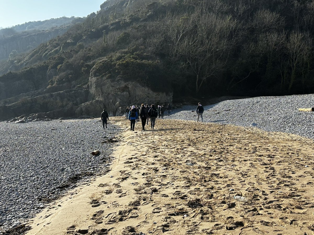 whitchurch_geog's tweet photo. Another beautiful day doing fieldwork. Pwlldu Bay, you never looked so good!! #ALevelGeography #whscardiff #whscardiff @GCSEGeogWHS  @whs_cardiff https://t.co/aQFX0hIUtC