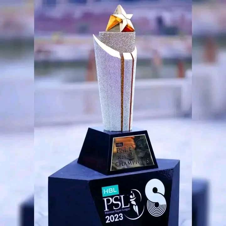 RanaMuhammad00's tweet photo. لگدی لاہور دی آ

#ZiaMohyeddin #PSL2023 #داماد_ہائیکورٹ #timhortonspakistan #LeaveNoGirlBehind https://t.co/ss4iiDYxpm