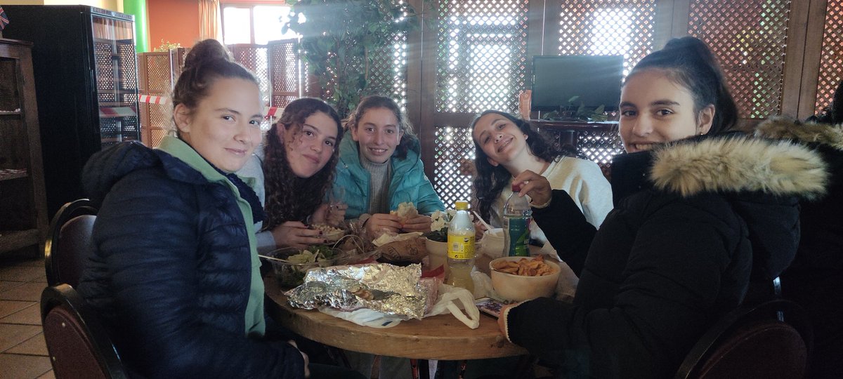InmMachado's tweet photo. Primera parada para coger fuerzas de camino a Jaca. Disfrutamos de nuestro primer almuerzo en Aragón. Próxima parada: Jaca.  #ReEsquiando @NazaretArrecife https://t.co/HcFGXfvuwB