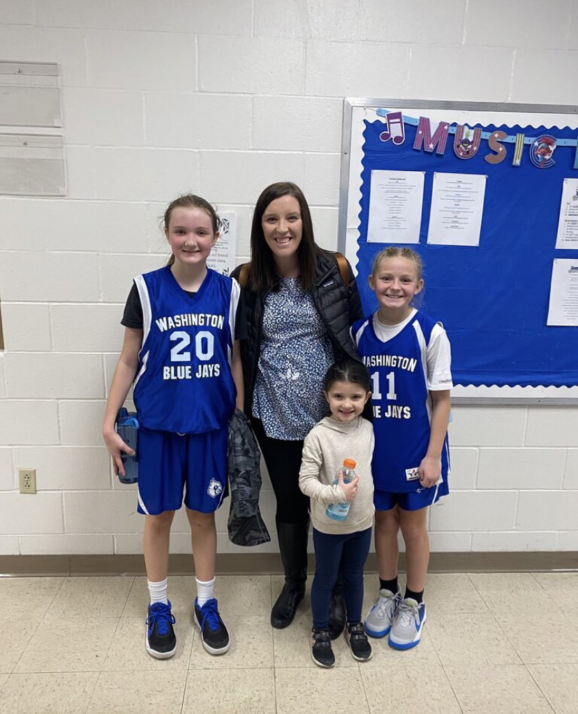 THEMrsHull's tweet photo. Jays on 3… Family on 6! #engagesdow https://t.co/7wbXBrM1HJ