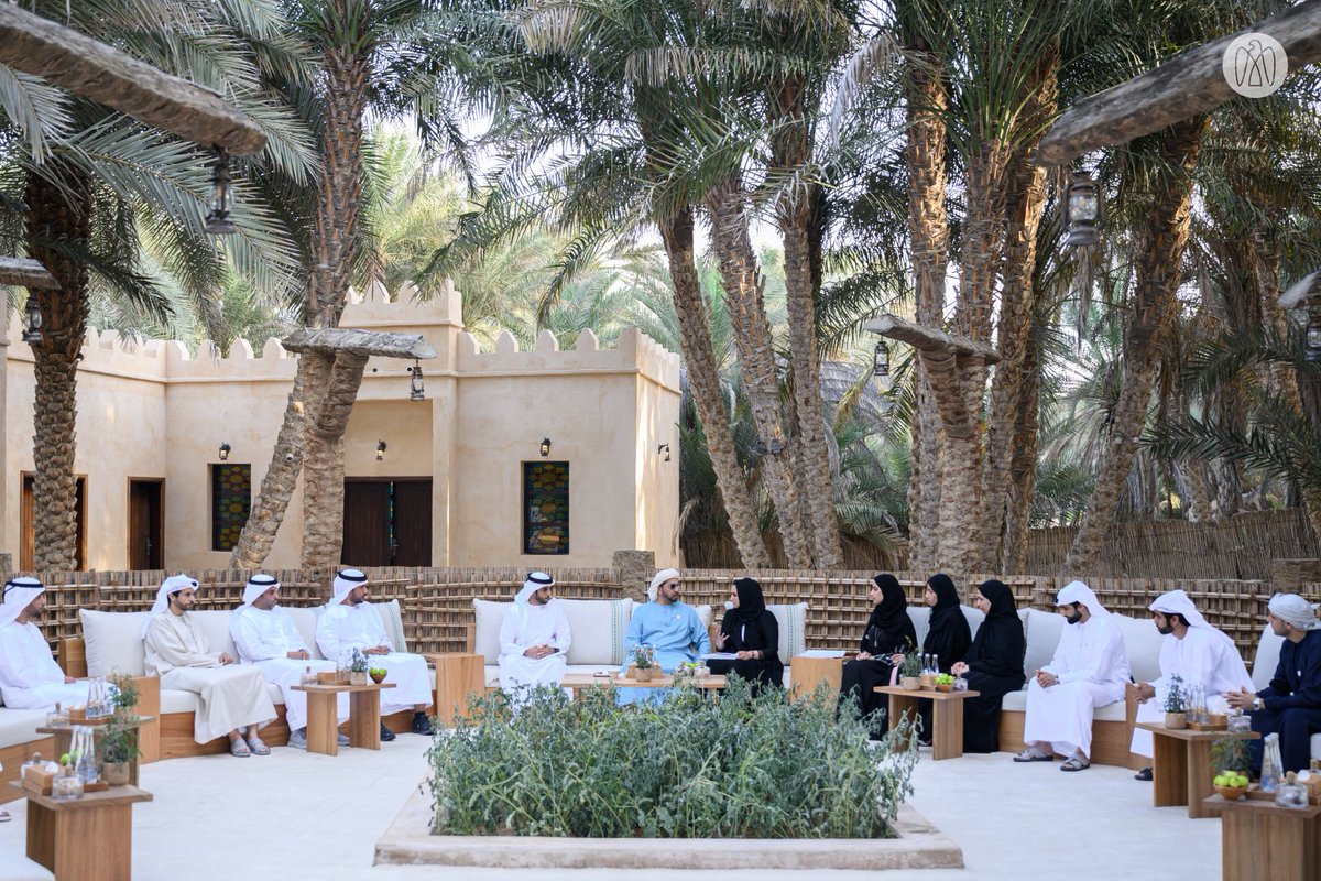 ADMediaOffice's tweet photo. واطّلع سموّه خلال اللقاء على خطط المجالس الشبابية في مجال بناء قدرات الشباب واستثمار طاقاتهم ضمن الاستراتيجية الوطنية للشباب، وتوفير الفرص لهم للمساهمة في عملية التنمية الشاملة تماشياً مع التوجهات الحكومية في عام الاستدامة في الدولة. https://t.co/aU7m5dnh4g
