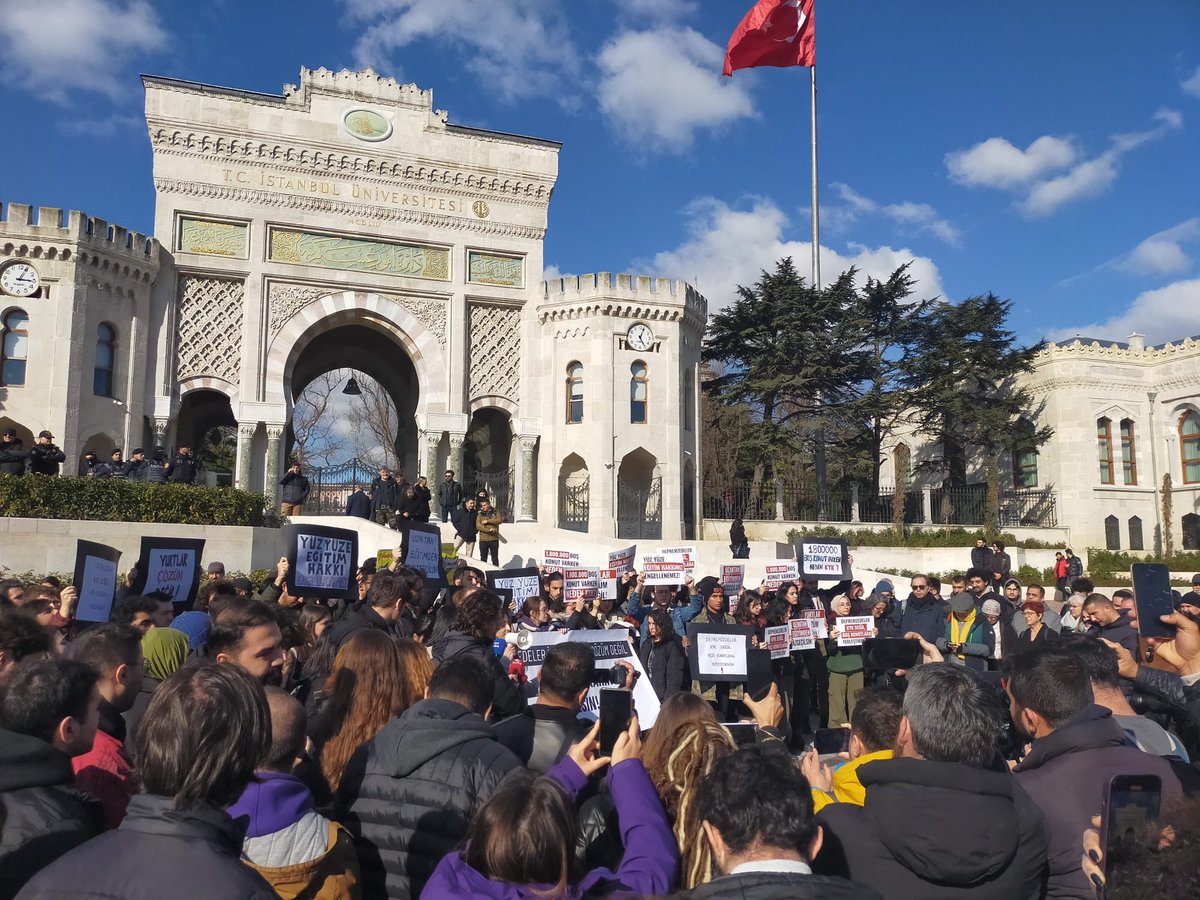 azigo04's tweet photo. #uzaktan eğitim istemiyoruz https://t.co/ObkGjcfyFM
