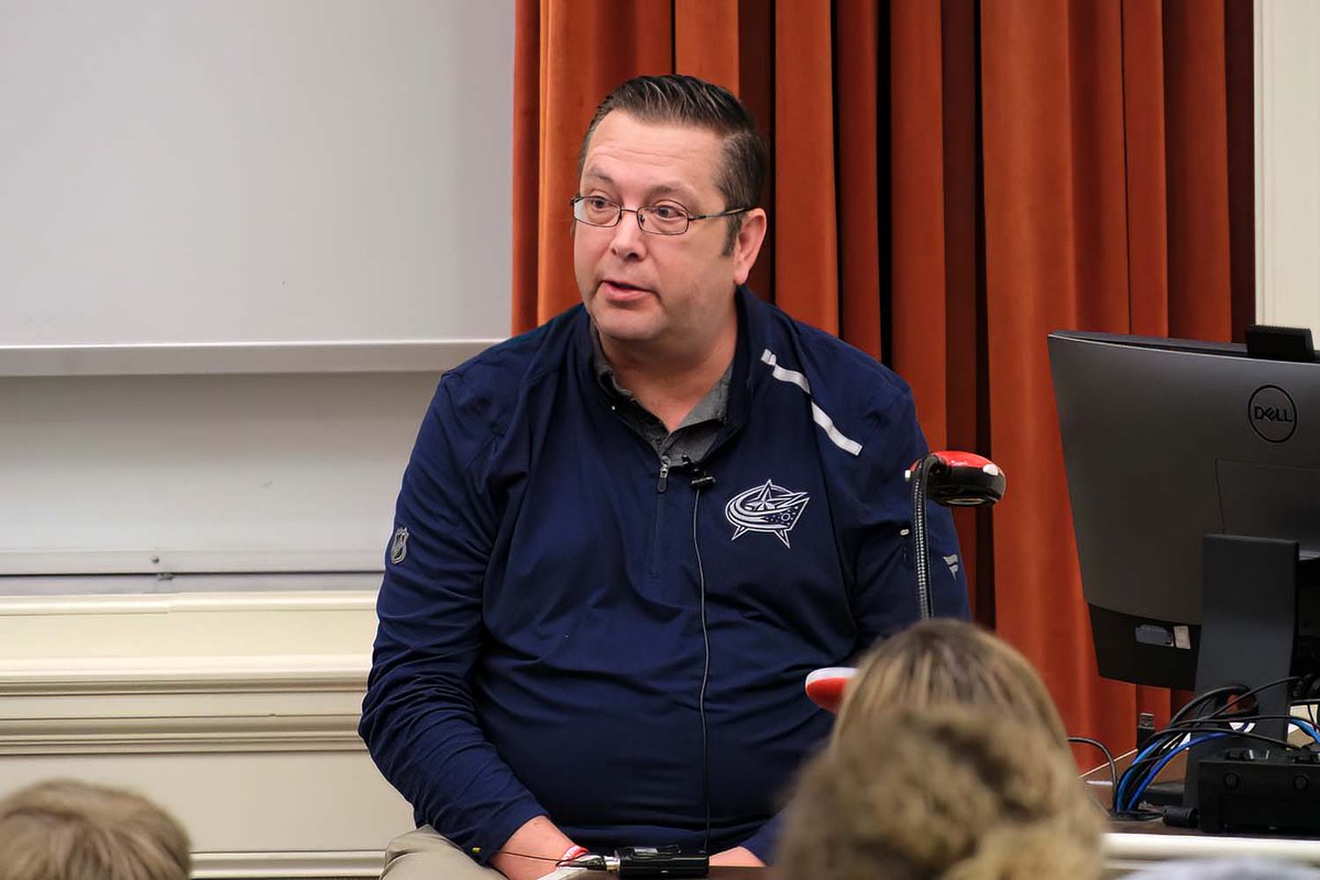 FarmerSchoolMU's tweet photo. T.J. LaMendola, 1992 @FarmerSchoolMU graduate and CFO for the@BlueJacketsNHL, visited Accounting 221 classes on Monday, talking about his path from Miami to the Blue Jackets, how accountancy flows into other careers, and networking while in college. #MyFSB #BeyondReady #MiamiOH https://t.co/lG7K8sjCK2
