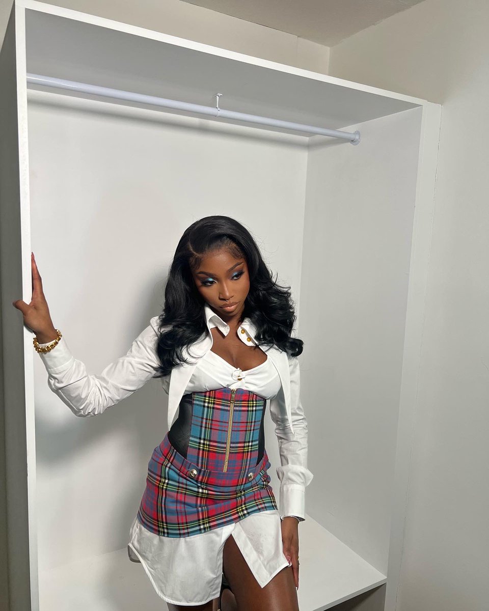 1ndiyah's tweet photo. Class is in session 📚✏️🍎 @LoveIsland #loveislandaftersun  week 4 look 4! https://t.co/ZvGDgTb9dg