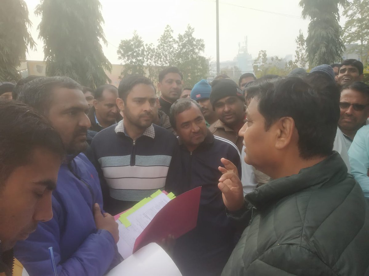 Satumanju's tweet photo. @GovindDotasra @INCIndia @RahulGandhi @kharge @priyankagandhi @kcvenugopalmp @ashokgehlot51 @Jairam_Ramesh @Sukhjinder_INC सैनिकों ने भी आपसे हाथ जोड़कर, अलग से मैरिट रखने की मांग की थी। आपने बोला था की मैं 23 जनवरी को ही सीएम अशोक गहलोत से चर्चा करूंगा। लेकिन अभी तक कोई जवाब नहीं आया आपके कार्यालय से। जल्द ही हमारे मामले में संज्ञान ले।  #सैनिकों_का_सम्मान_मत_छीनो_राजस्थान #फौजी_का_हक_मत_खाओ https://t.co/c6W7oPQHzc