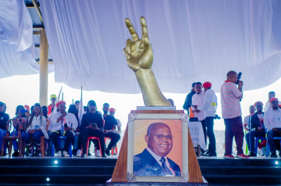 DedeKapanga's tweet photo. Le parti Alliance Africaine des Bâtisseurs,AABa, membre du regroupement politique RDT ont organisé une messe d'action de grâce organisé à l'occasion de la commémoration de la disparition du Leader Maximo, Dr Étienne Tshisekedi wa Mulumba, le dimanche 12.02.2023 au mausolée https://t.co/XU4qYgsTGS