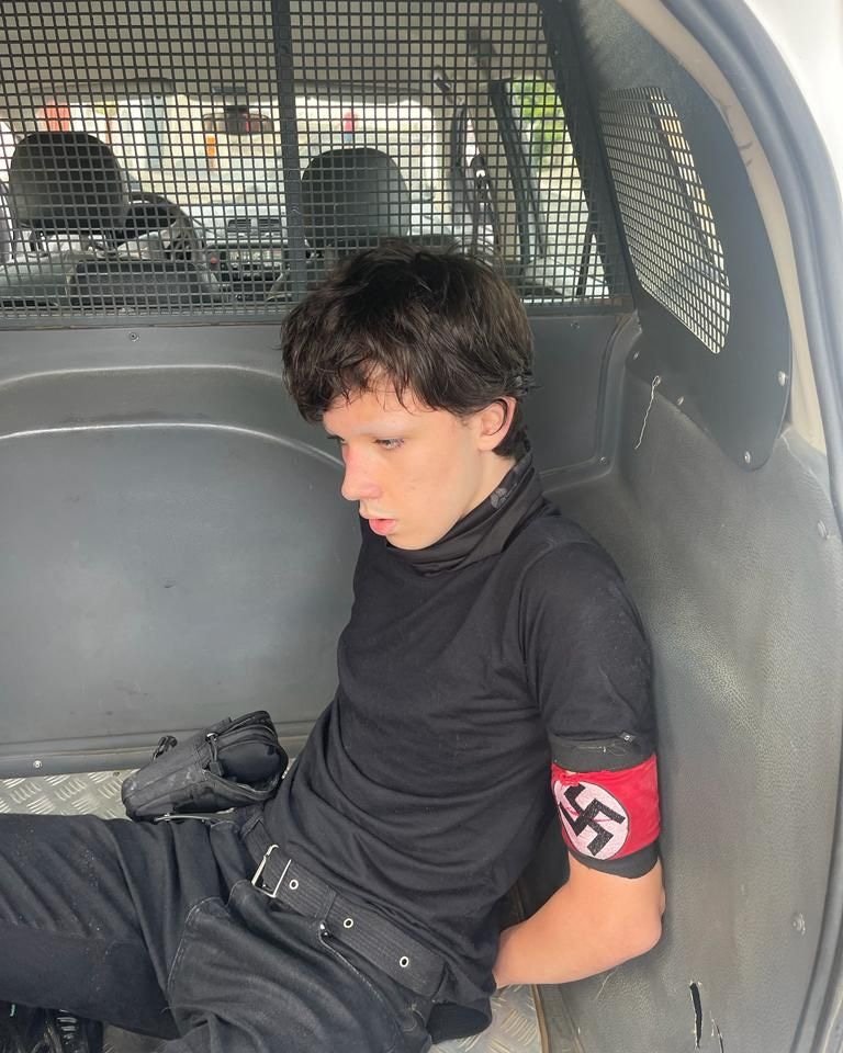 <a href="/choquei/">CHOQUEI</a> Mostra a cara desse verme, esconde não