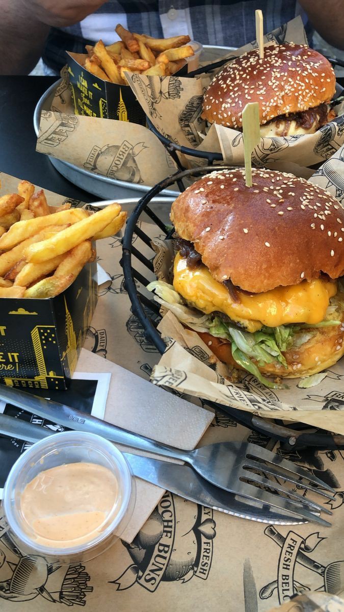 AhGordice's tweet photo. Na sua cidade tem esses tipos de lanches ?
De comer com os olhos 🤣👀 https://t.co/cYQpt9s70c