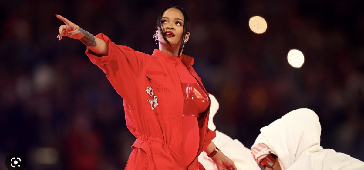 ChrisClickUp's tweet image. Rihanna has a net worth of $1.4 Billion.

The crazy part?

She got paid $0 for the Halftime show but turned 100M+ Super Bowl eyeballs into cash.

Here is how she did it: