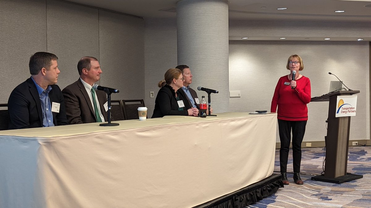 MandelBen's tweet image. Glad to be with my @CALSTART colleague Kimberly Taylor as she moderates a discussion on fleet electrification challenges and solutions at #EnergyIndependenceSummit2023