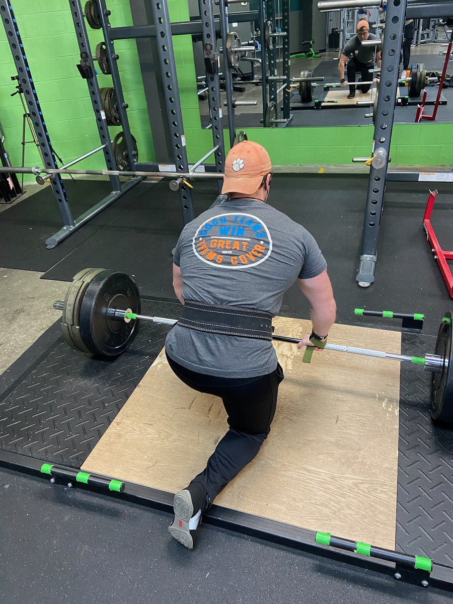 ChipTurlington's tweet photo. Working out with my shirt from the best sports show in the game. Petition to be named the strongest DW subscriber?
Current split:
Deadlift: 500 lbs
Squat: 445 lbs
Bench: 355 lbs
Weight: 210 lbs
@Blain_Crain @JakeCrain_ @davidadamcone @JeremyDBoreing https://t.co/oDGdBgJwOa