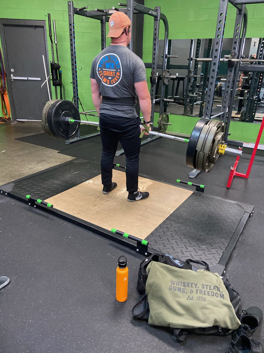 ChipTurlington's tweet photo. Working out with my shirt from the best sports show in the game. Petition to be named the strongest DW subscriber?
Current split:
Deadlift: 500 lbs
Squat: 445 lbs
Bench: 355 lbs
Weight: 210 lbs
@Blain_Crain @JakeCrain_ @davidadamcone @JeremyDBoreing https://t.co/oDGdBgJwOa