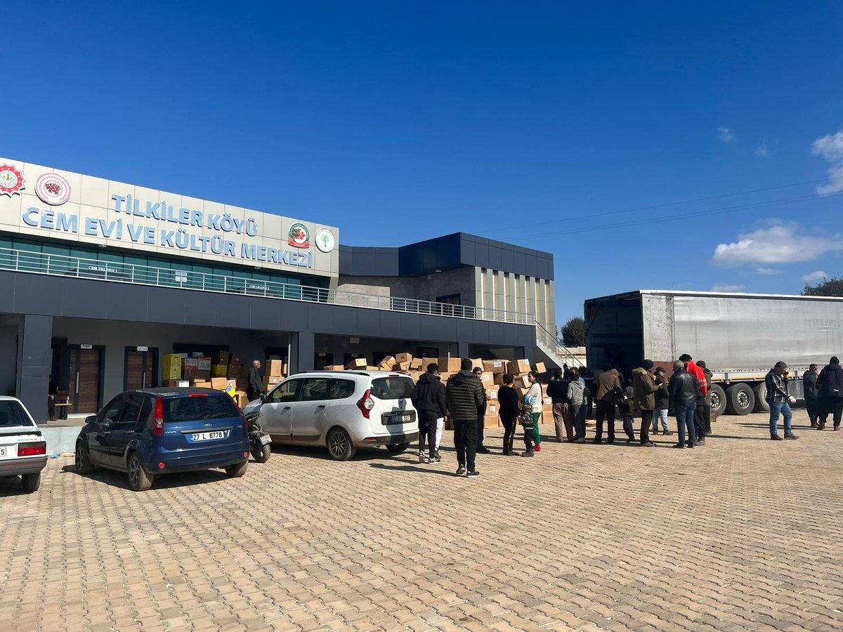 Kahramanmaraş Pazarcık'taki Afet Koordinasyon Merkezimize halkımızın katkılarıyla ulaşan erzak ve ihtiyaç malzemelerini depremzede hemşehrilerimize ulaştırıyoruz.

📍Tilkiler Köyü Cemevi, Kendir Obası, Pazarcık/KAHRAMANMARAŞ