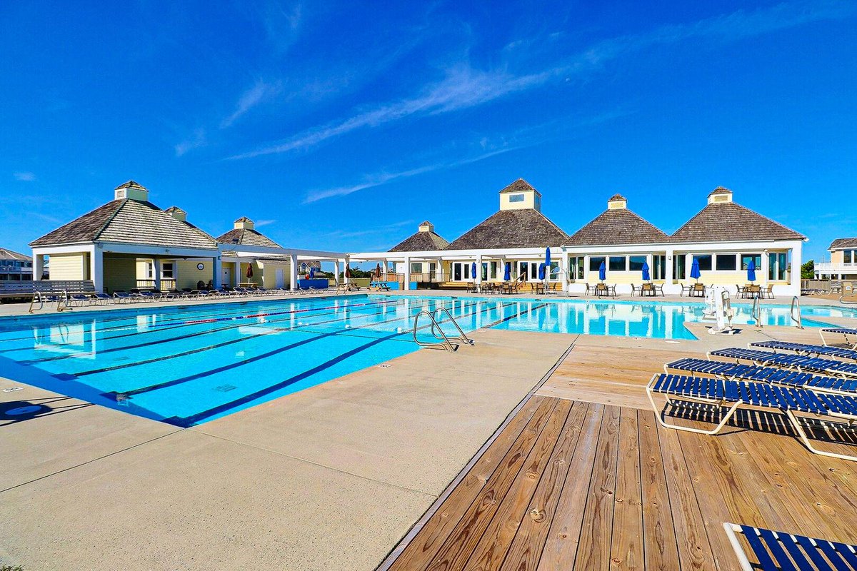 SeasideVacation's tweet photo. A great Outer Banks vacation rental for a family vacation or beach golf trip! LINKSIDE DUNES.
BOOK NOW: https://t.co/GW9AFwCjkS
😎 3-Bedroom, Soundside, In Nags Head. 
😎 Located In Golf Course Community.
😎 Access To Community Pool

#iloveobx #outerbanks #beach #vacation #obx https://t.co/qGPvxJgDoB