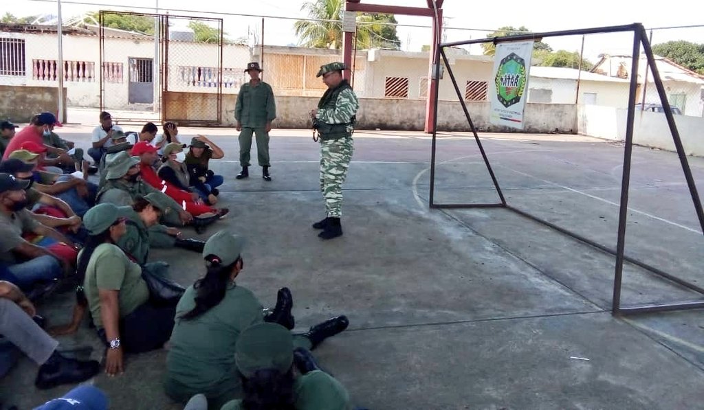 AnzoateguiUnefa's tweet photo. En la @AnzoateguiUnefa #ExtPP estudiantes que conforman la Milicia Bolivariana Unefista asistieron al Conversatorio sobre MTRR (Observación, Ubicación y Progresividad) organizado por el May. William Rengel Coord de Din en la extension
#JuventudesAmoryAmistad
#SemanaDeLaJueventud https://t.co/mvDdrI30pJ