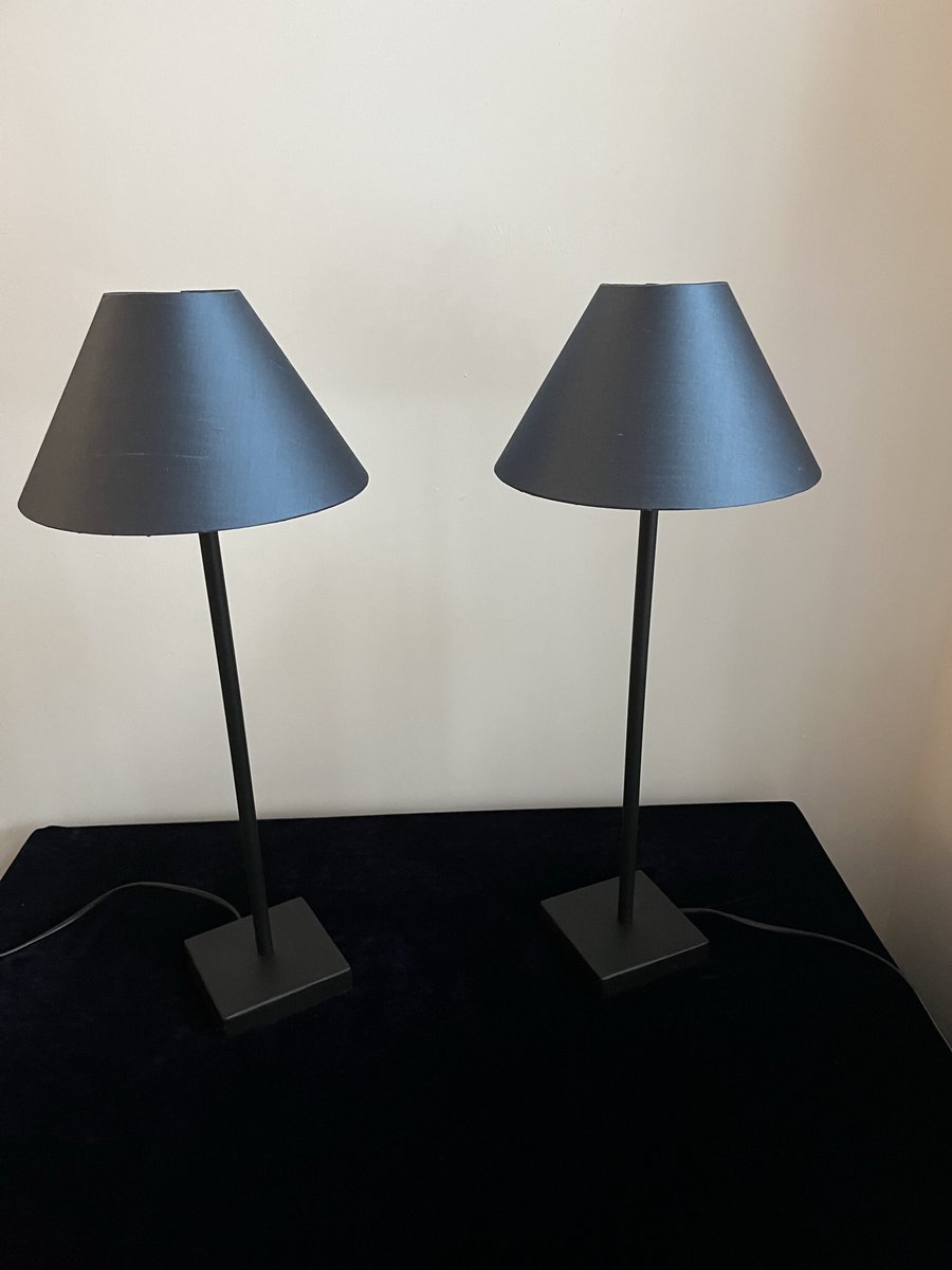 CecileMenigault's tweet photo. Réalisation d’un duo d’abat-jour pour lampes de chevets habillés d’une soie Christian Fischerbacher , doublés d’un satin de soie crème.   #clairdejourparis #soie #fabriqueaparis #artisanatdart #madeinfrance #design #christianfischerbacher #lamourdutravailbienfait https://t.co/JRSb90mys4