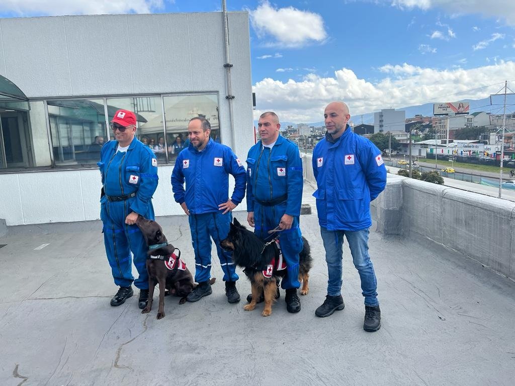 DirEjecutivoCRC's tweet photo. ¡La Cruz Roja Colombiana Lista para Ayudar a Turquía!

Como parte del @SNGRDColombia, la @cruzrojacol se desplaza hoy a Turquía, en apoyo a componentes de Salud, Búsqueda y Rescate, y Telemática,  en respuesta a la solicitud del Gobierno de Turquía. 

🇹🇷🇨🇴 https://t.co/blBwb3JDry