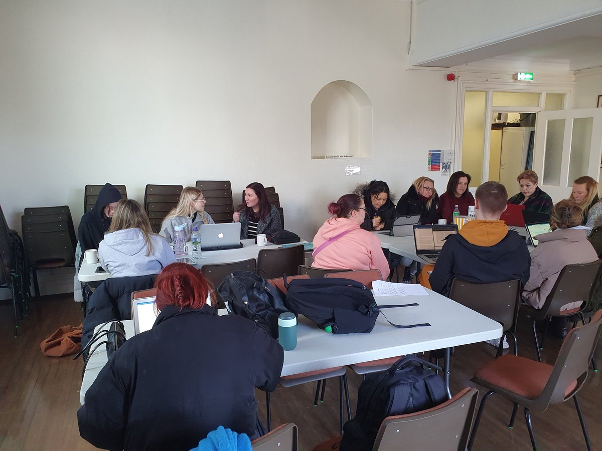 Psychology @ USW (@uswpsych) on Twitter photo Llawer o waith gwych yn mynd ymlaen yn ein Encil Ysgrifennu Traethawd Hir! Llawer o waith gwych yn mynd ymlaen yn ein Encil Ysgrifennu Traethawd Hir!