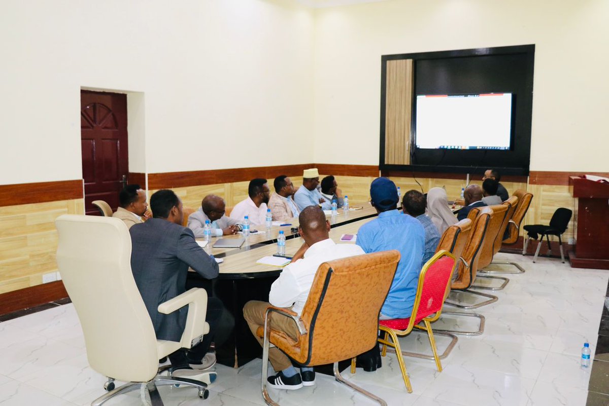 SIPAMinstitute's tweet photo. @sipaminstitute conducted a self-assessment workshop for the @mocisom to identify areas for improvement and promote organizational development. @AbdiMGutale https://t.co/4cYWK1gdqH