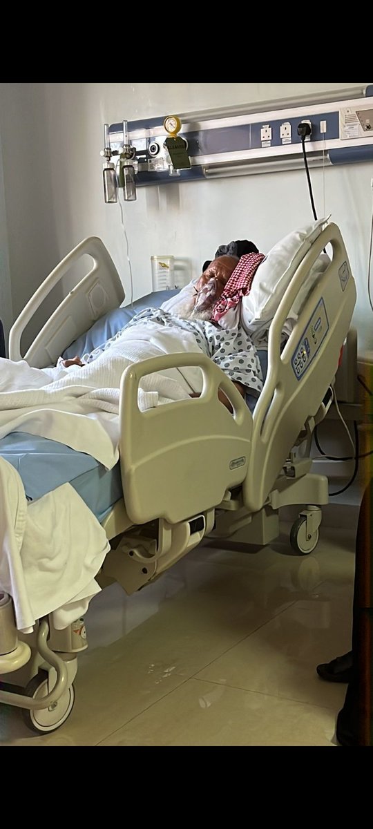 إلهي أذهب البأس ربّ النّاس، اشف وأنت الشّافي، لا شفاء إلا شفاؤك، شفاءً لا يغادر سقمًا، أذهب البأس ربّ النّاس، بيدك الشّفاء، لا كاشف له إلّا أنت يارب العالمين، اللهم إنّي أسألك من عظيم لطفك وكرمك وسترك الجميل، أن تشفيه وتمدّه بالصحّة والعافية، لا ملجأ ولا منجا منك إلّا إليك .