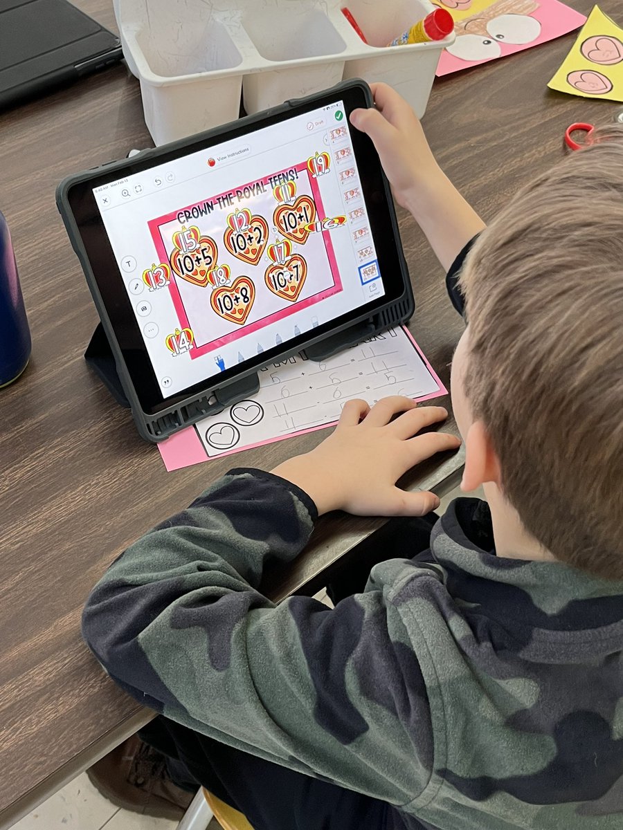 We LOVE math (and pizza) in room 111 ❤️🍕🥰 <a href="/OrlandCenter/">Center School</a> #bethereason135 #makeasplash