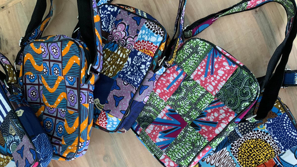 A pop of colour. Each bag with its own unique statement, which doesn’t go unnoticed 💚

#greenlivingwithstyle #upcycledfashion #reducereuserecycle #trashybags #trashybagsafrica #ecofriendlyfashion