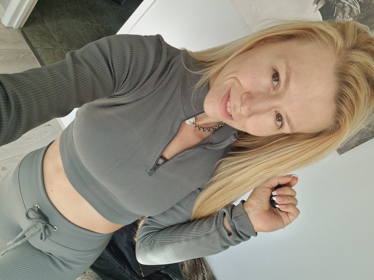 Michelle Moist tweet media