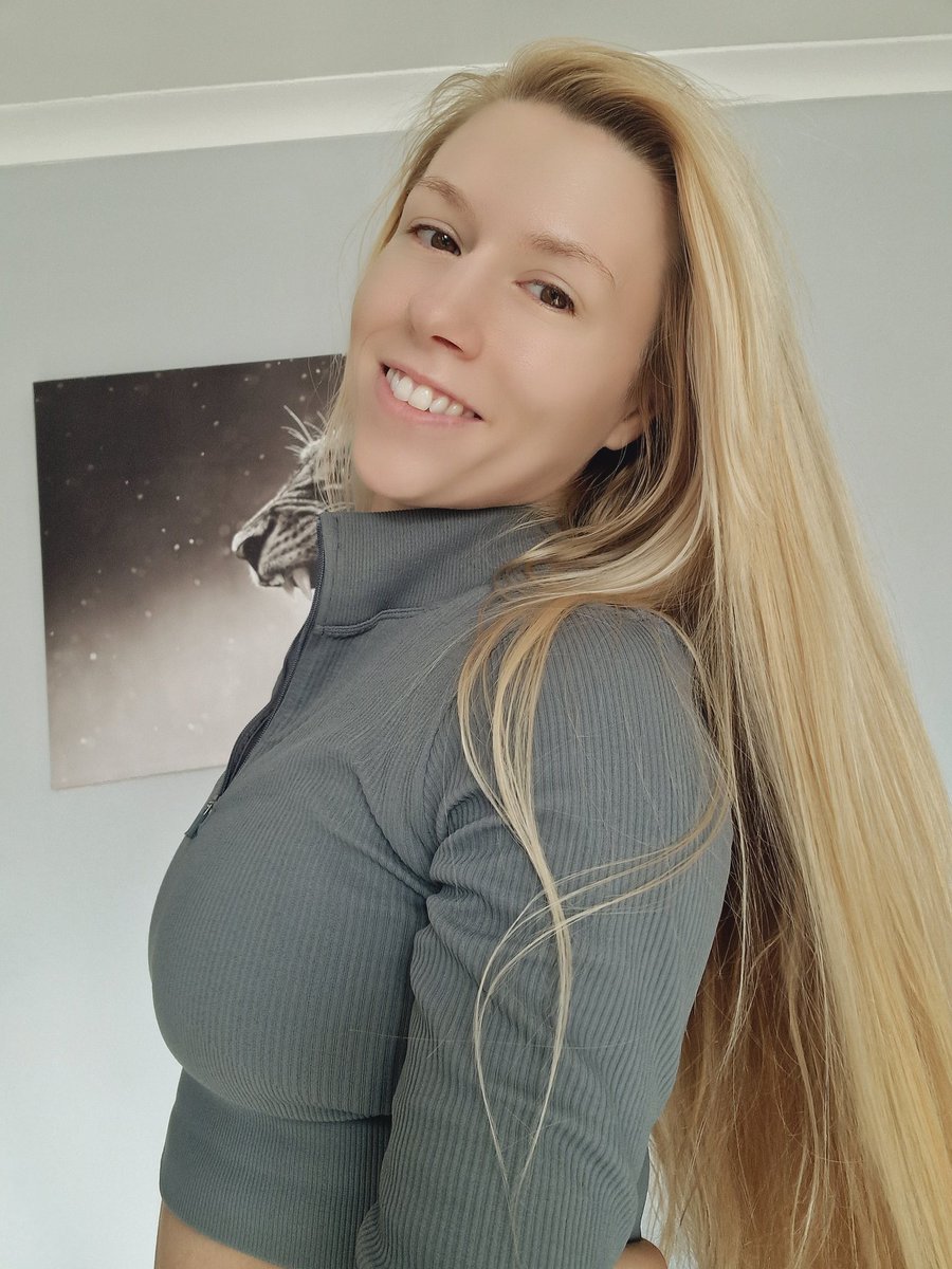 Michelle Moist tweet media