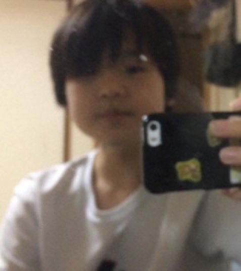 zzaenyang's tweet photo. 전민욱 페북필터로 사진찍을때 남도현 저러고 거울셀카찍음 https://t.co/LWGO6rBSQ6