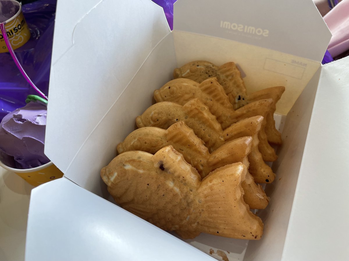theyimyum's tweet photo. "Ain't no fish inside" RM 😉
Had some of these while we were down in LA and they were so good.   @BTS_twt 
🐳💜💜💜💜💜💜💜
I'm voting for #YetToCome for #BestMusicVideo at #iHeartAwards https://t.co/yl4qykg0XQ