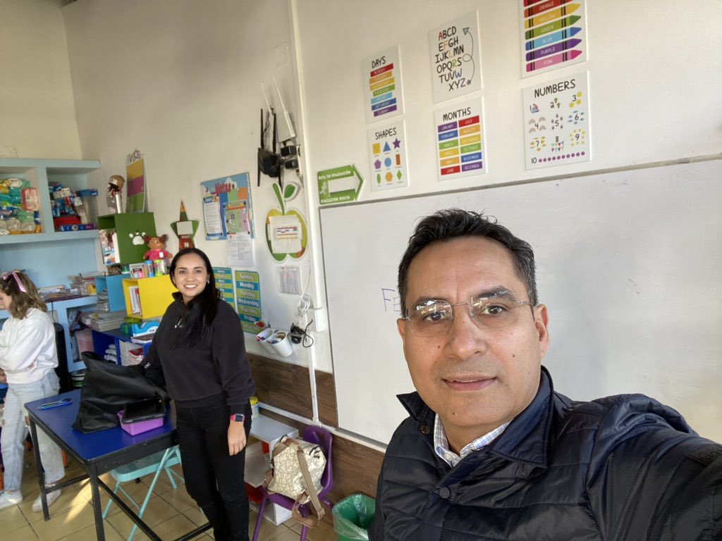 GerardoZapopan's tweet photo. Hoy nos tocó dar clases en 3ro de preescolar junto con @JennyAramburo con el tema de día de la Amistad!!! https://t.co/MXEG7DG3nZ
