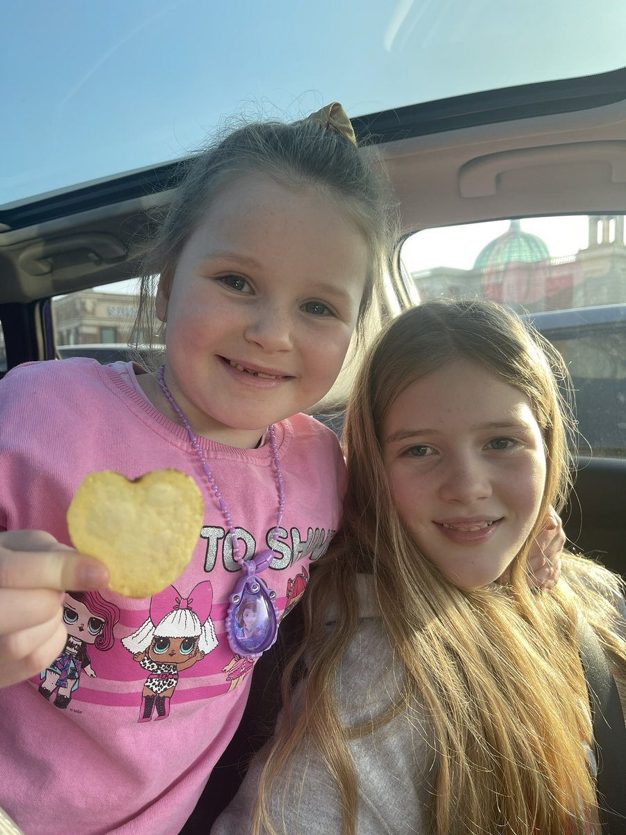 TracyPinner's tweet photo. Feeling the love @walkers_crisps #lovefromwalkers https://t.co/G2pOjE0odN