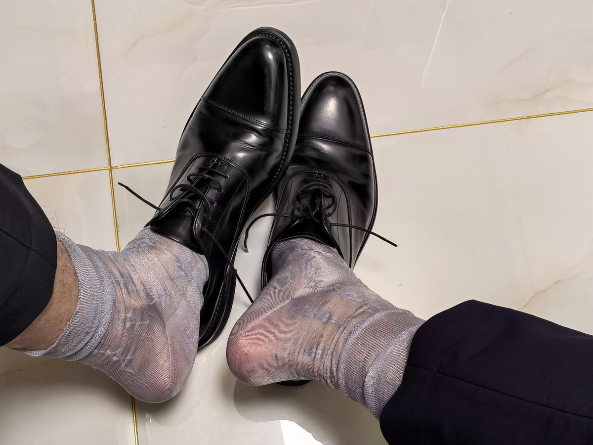 如果看见这样的👮叔叔会怎样？
穿着跑了一整天，好好泡个脚睡了。