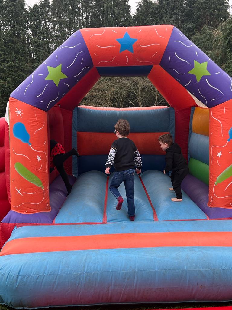 Lots of love in our Half-Term Holiday Clubs and so much love for the fact that the weather is nice and we could get the bouncy castle up!

Last minute bookings for rest of the week available! For more info and to book, please visit: beehiveclub.co.uk/holidayclubs

#halftermclubs
