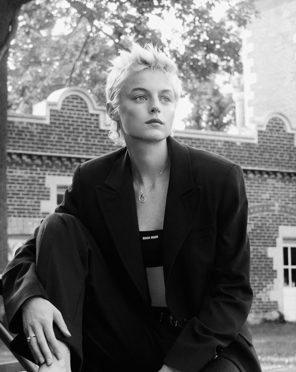corrinsource's tweet photo. Emma Corrin will join the cast of Robert Eggers’ upcoming movie #Nosferatu. Their role has not been disclosed yet. 

https://t.co/67ZMv6g0jJ https://t.co/PuJ3YhMsxo