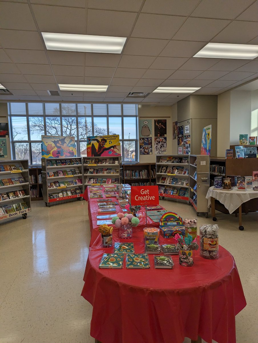 MmeRuffolo's tweet photo. Book Fair is ready for you @JohnCampbellPS ! @MsBurgon @Dana52300 📚 https://t.co/GbanDafJlY