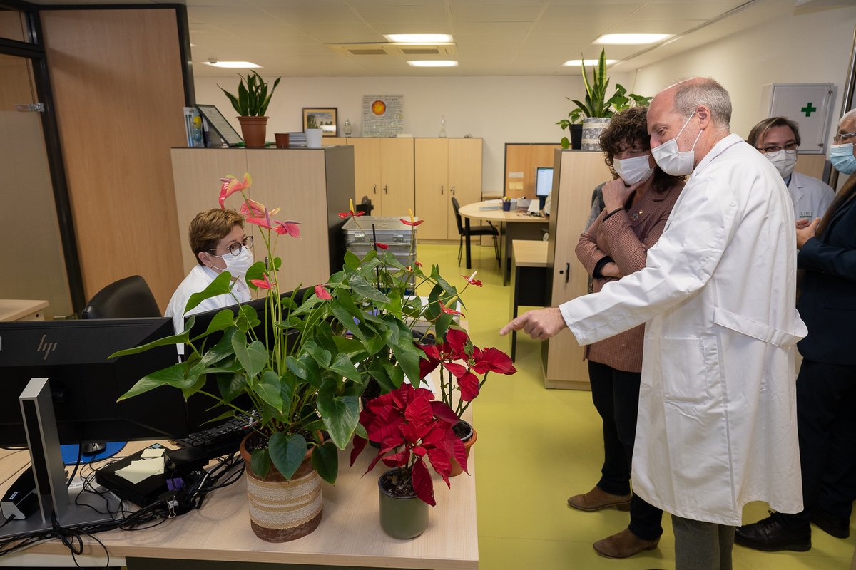 🌹 Conjuntament amb <a href="/salutcat/">Salut</a> donem suport al projecte del <a href="/hospitalclinic/">Hospital Clínic</a>  i el <a href="/mercatflor/">Mercat de Flor</a> per crear una infraestructura verda als laboratoris del Centre de Diagnòstic Biomèdic (CDB).

💐L’objectiu és millorar la qualitat de l’aire i el confort dels pacients als espais comuns.