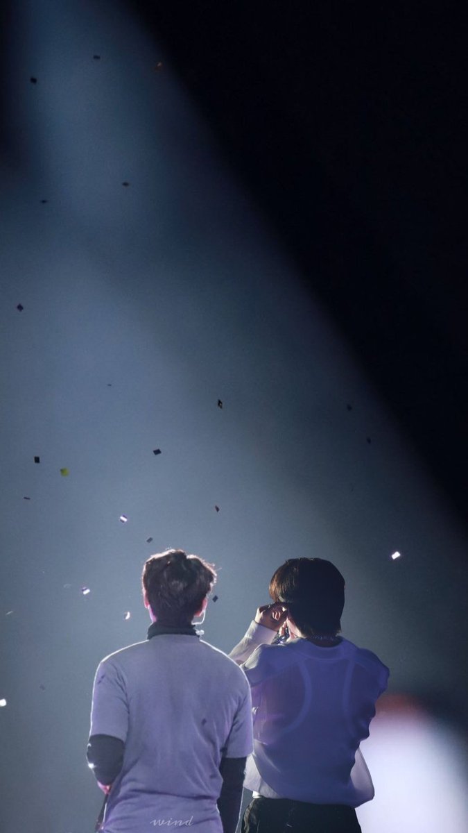 JGwind9's tweet photo. Two handsome guys under the spotlight

#MewGulf https://t.co/RNHSJLetoO