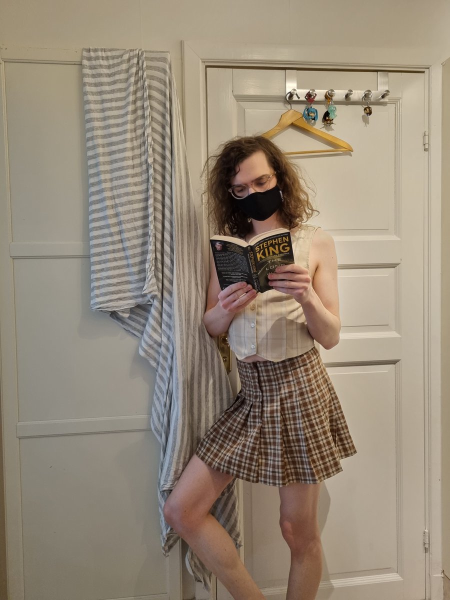 ozzy_uwu's tweet photo. POV: You found me at the library https://t.co/j5okX8rbmi