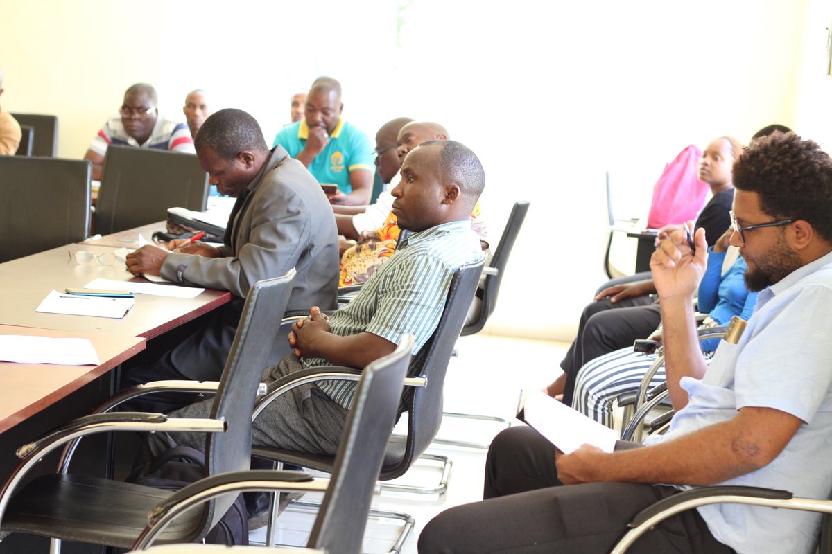 ELivelihoods's tweet photo. Community engagement is key as we scale the #Digitalskillsforall project through establishing #remotehubs in Karonga and Rumphi Districts providing digital skills and awareness on digital technologies for youth and elderly community members.
#lunthandichuma https://t.co/C9dgkuU3ph