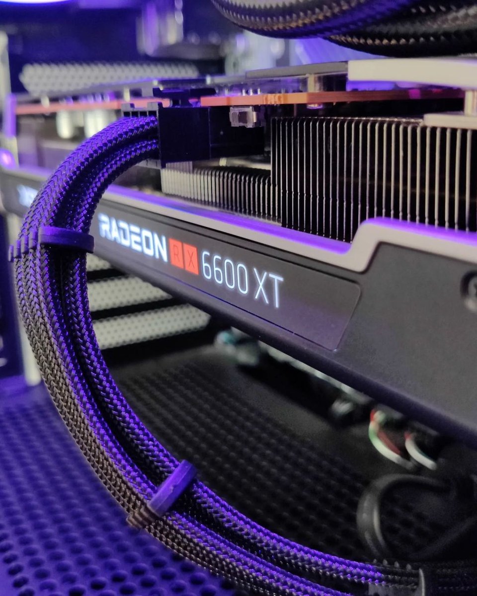 xfxglobal's tweet photo. Close up and personal 🔍
📸: @mxtechgaming #XFXshare https://t.co/ey4mNTwVnK