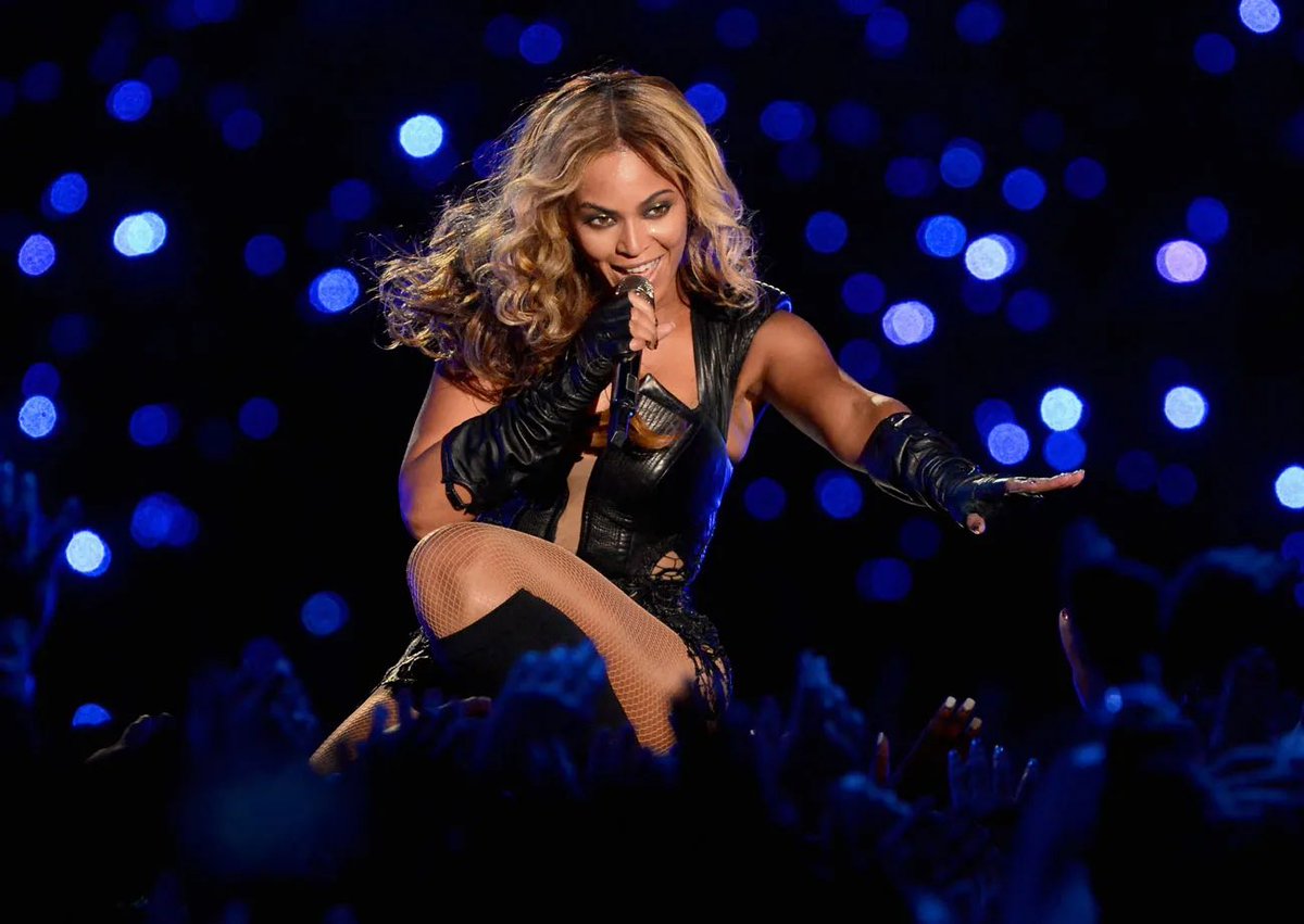 DanScavinoTNews's tweet photo. Just book female pop stars every year! That’s it that’s the tweet https://t.co/ch8GRDAmaQ