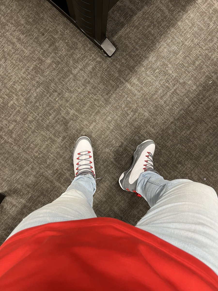 dimitripreston's tweet photo. These fire red 9s are clean AF on foot. https://t.co/U1oy57Wlru